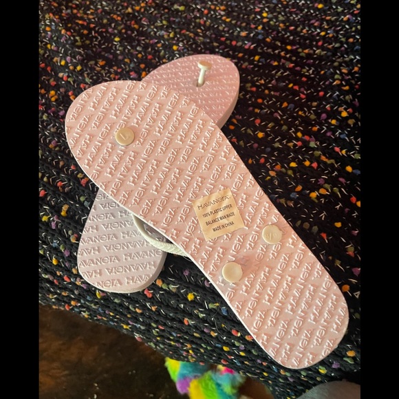 NWOT Havanera different colored striped flip flops - Picture 5 of 5